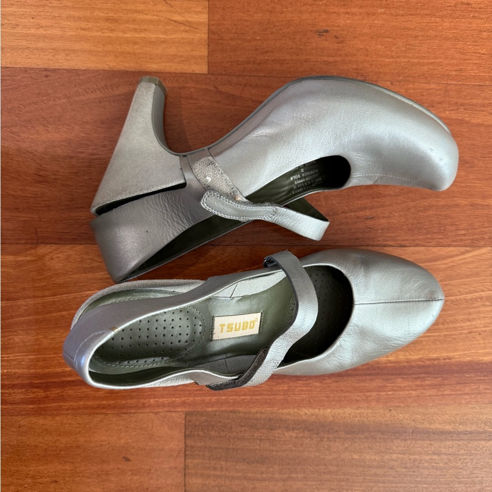 Tsubo Women's Silver Mary Jane Flats